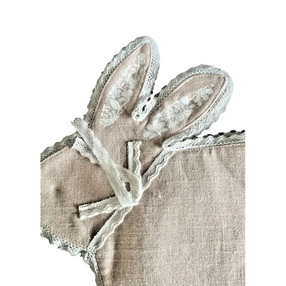 Lillian August Bunny Shaped Placemats Beige Lace Accents Kids Easter Set of 4